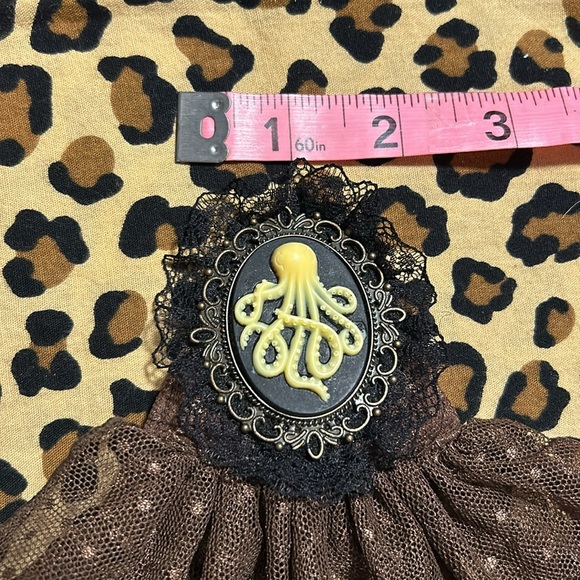 ❣️Steampunk Brooch with Beautiful Lace Overlays (one piece) - Picture 6 of 10